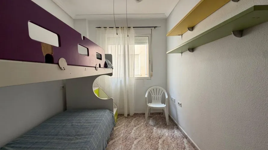 Apartamento de 2 dormitorios en Torrevieja, España No. 689 № 2