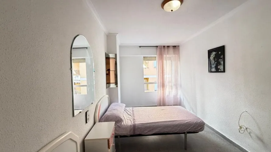 Apartamento de 2 dormitorios en Torrevieja, España No. 695 № 17