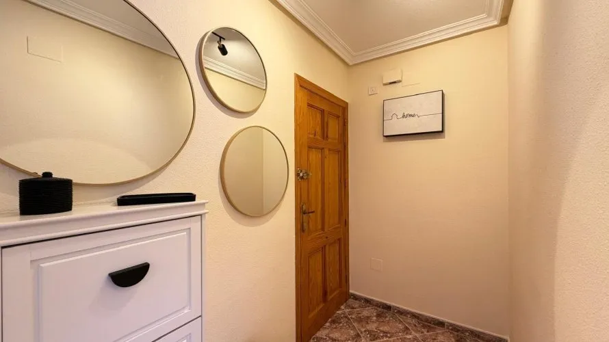 Apartamento de 2 dormitorios en Torrevieja, España No. 699 № 26