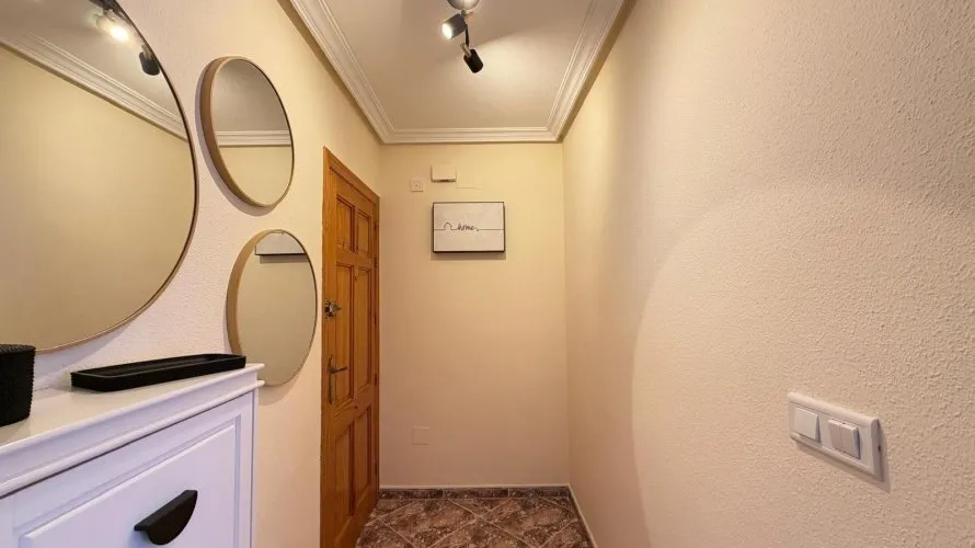 Apartamento de 2 dormitorios en Torrevieja, España No. 699 № 27
