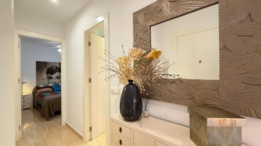 Apartamento de 2 dormitorios en Torrevieja, España No. 681 № 25
