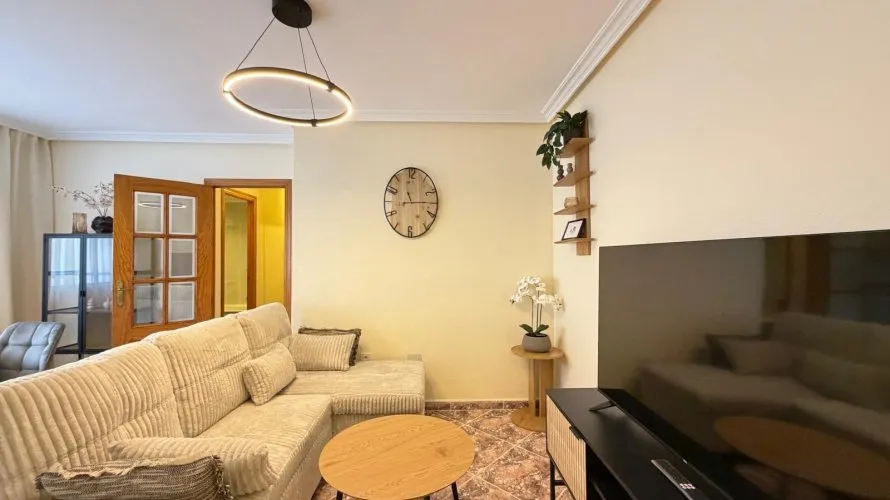 Apartamento de 2 dormitorios en Torrevieja, España No. 699 № 24