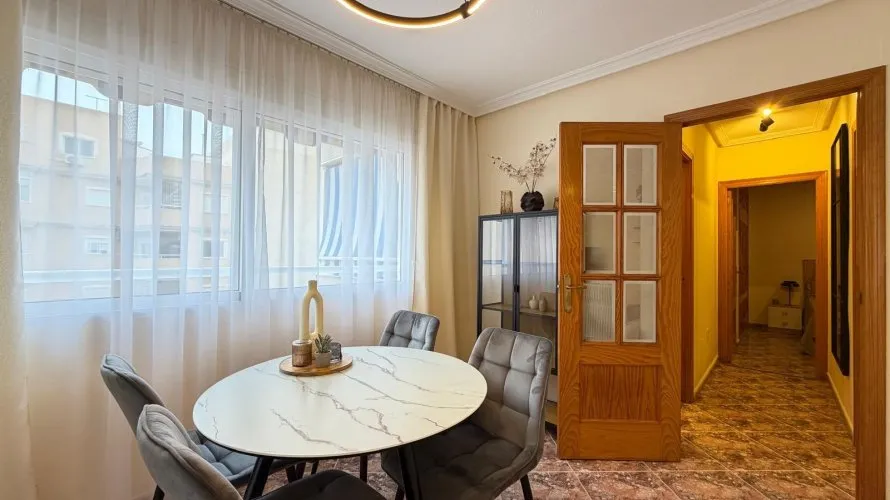 Apartamento de 2 dormitorios en Torrevieja, España No. 699 № 21