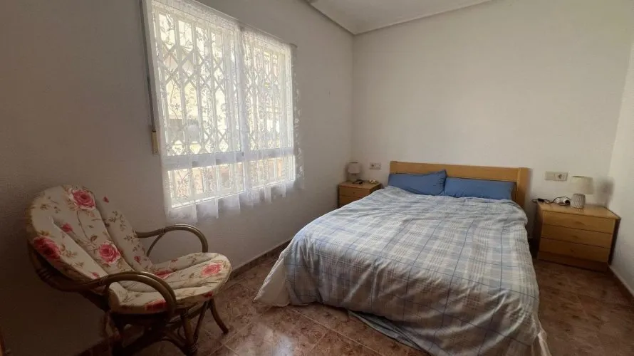 Apartamento de 2 dormitorios en Torrevieja, España No. 641 № 6