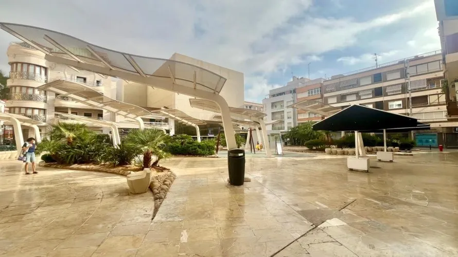 Apartamento de 3 dormitorios en Torrevieja, España No. 678 № 3