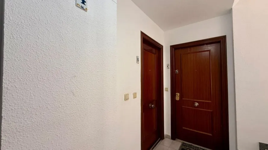 Apartamento de 1 dormitorio en Torrevieja, España No. 651 № 6