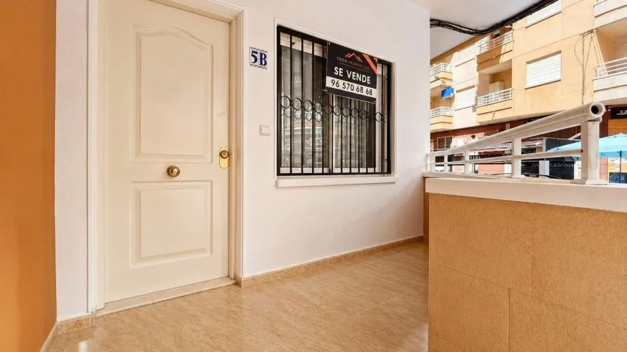 Parcela de 2 dormitorios en Torrevieja, España No. 654 № 2