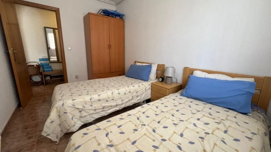 Apartamento de 2 dormitorios en Torrevieja, España No. 641 № 3