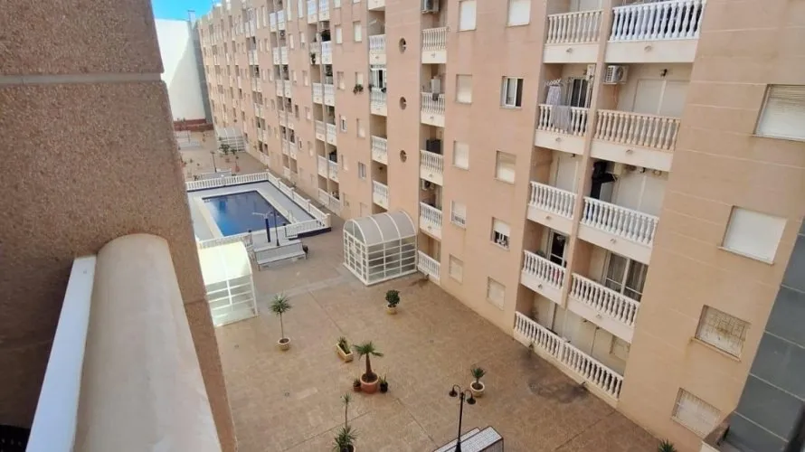 Apartamento de 1 dormitorio en Torrevieja, España No. 683