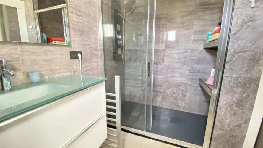 Apartamento de 3 dormitorios en Torrevieja, España No. 657 № 9