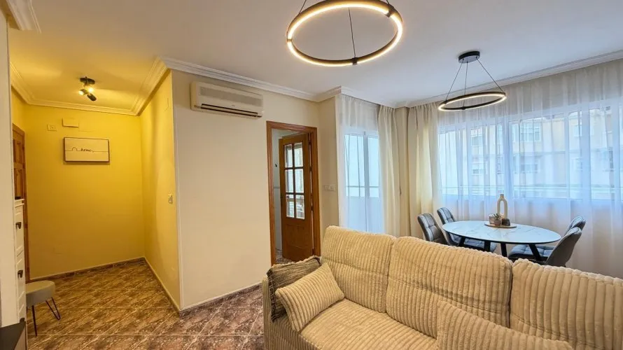 Apartamento de 2 dormitorios en Torrevieja, España No. 699 № 23