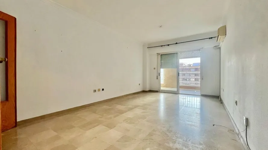 Apartamento de 3 dormitorios en Torrevieja, España No. 678 № 23