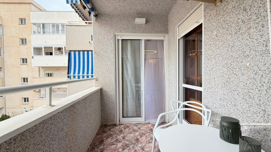 Apartamento de 2 dormitorios en Torrevieja, España No. 699 № 3