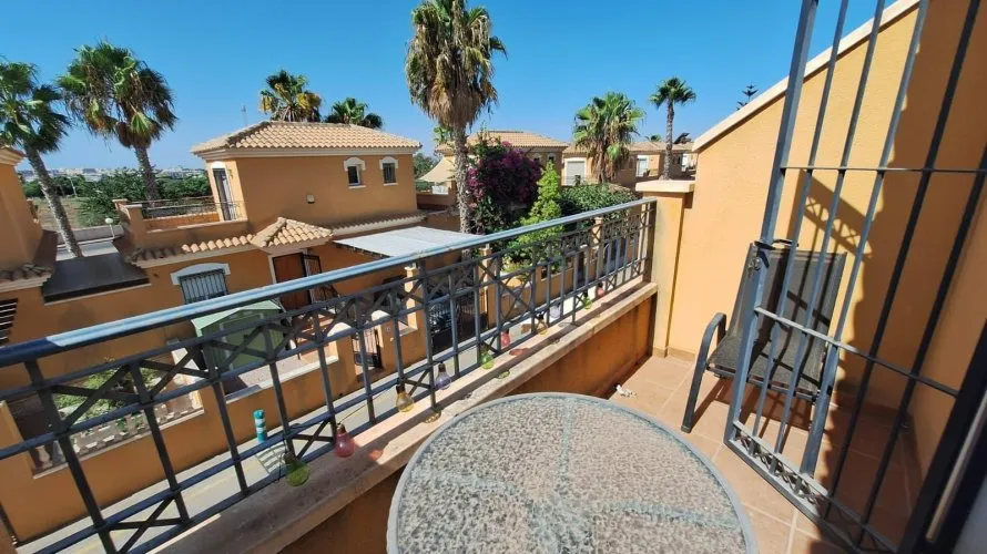Dúplex de 83m² en Torrevieja, España No. 692 № 2