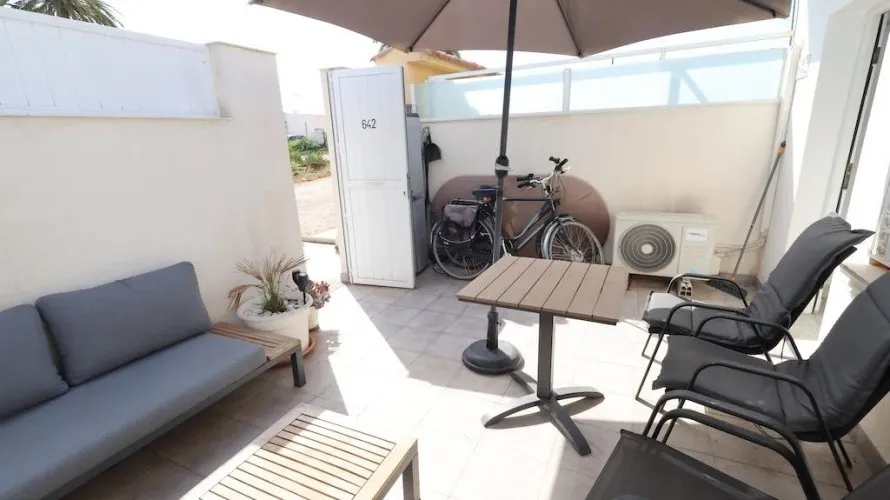 Bungalow de 3 dormitorios en Torrevieja, España No. 709 № 2