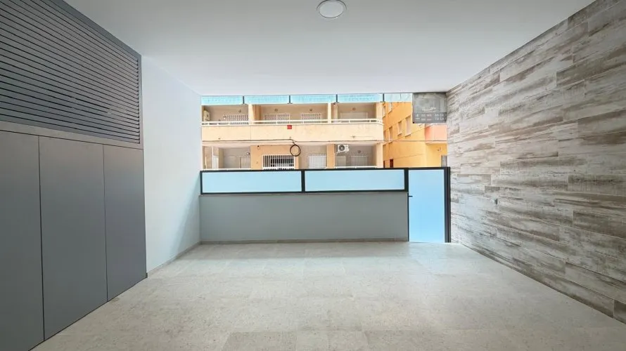Apartamento de 2 dormitorios en Torrevieja, España No. 710 № 23