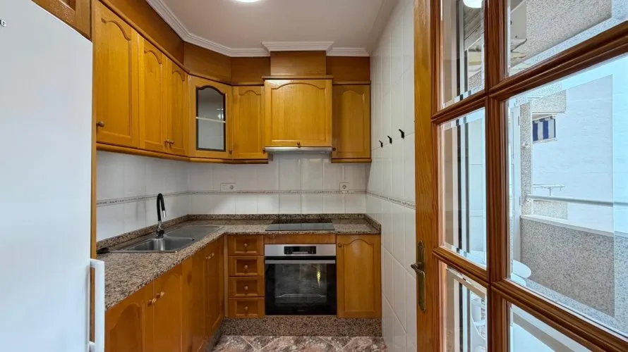 Apartamento de 2 dormitorios en Torrevieja, España No. 699 № 19