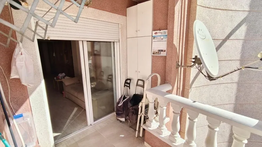 Apartamento de 3 dormitorios en Torrevieja, España No. 732 № 2