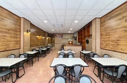 Propiedad comercial de 98m² en Torrevieja, España No. 694