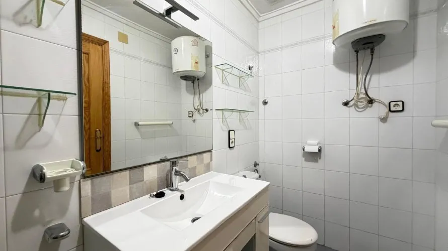 Apartamento de 2 dormitorios en Torrevieja, España No. 695 № 9