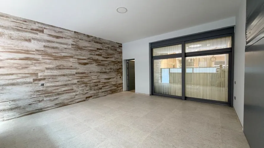Apartamento de 2 dormitorios en Torrevieja, España No. 710 № 25
