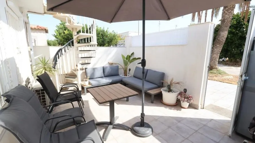 Bungalow de 3 dormitorios en Torrevieja, España No. 709 № 6