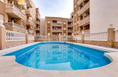 Apartamento de 2 dormitorios en Torrevieja, España No. 650