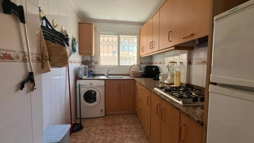 Apartamento de 2 dormitorios en Torrevieja, España No. 641 № 4