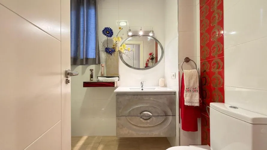 Apartamento de 2 dormitorios en Torrevieja, España No. 681 № 24