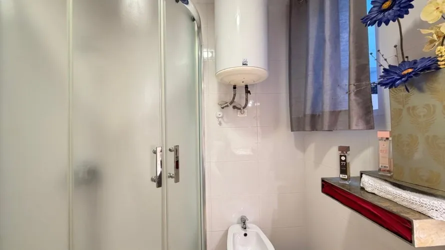 Apartamento de 2 dormitorios en Torrevieja, España No. 681 № 22