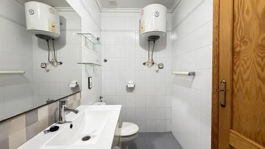 Apartamento de 2 dormitorios en Torrevieja, España No. 695 № 8