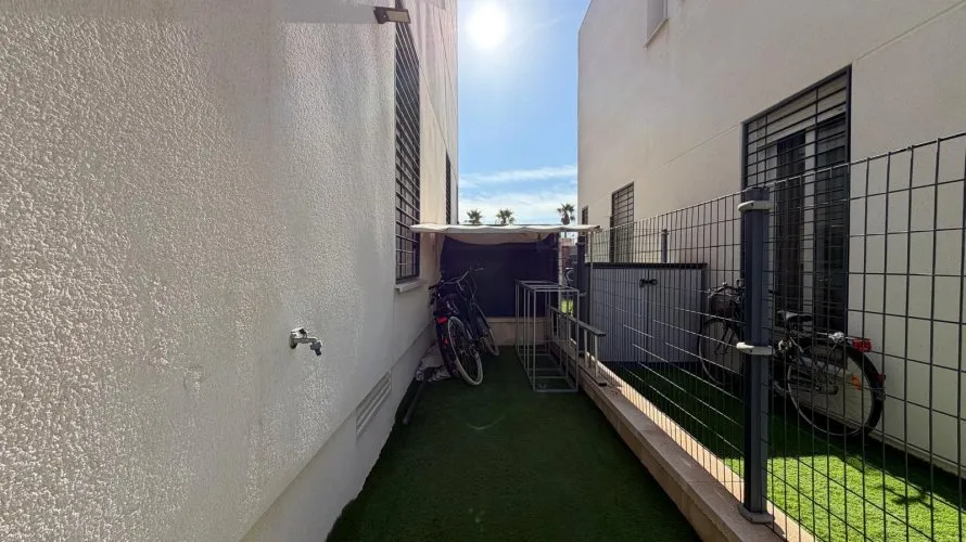 Сasa de 3 dormitorios en Torrevieja, España No. 711 № 20
