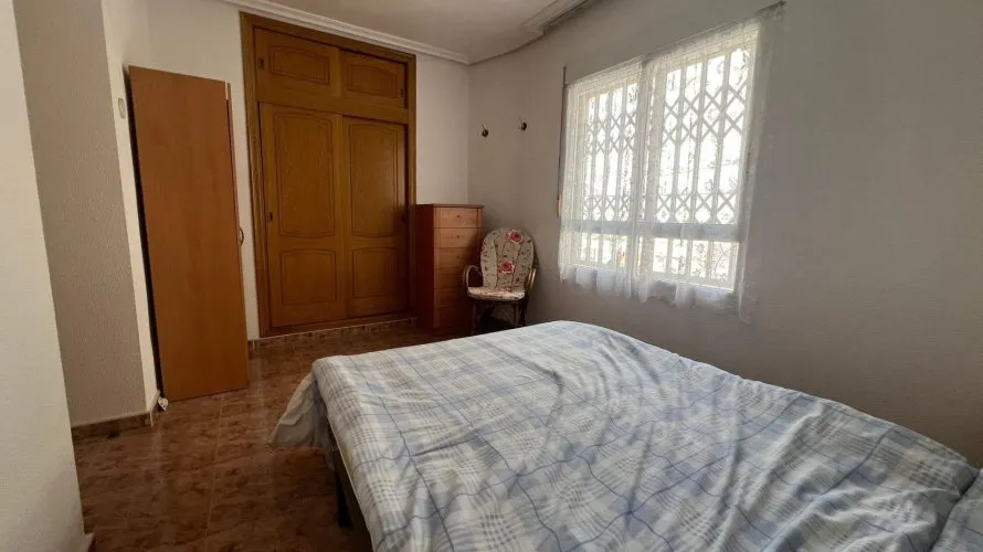 Apartamento de 2 dormitorios en Torrevieja, España No. 641 № 8