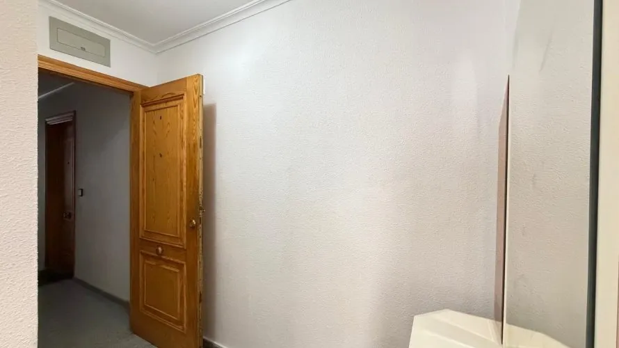 Apartamento de 2 dormitorios en Torrevieja, España No. 695 № 25