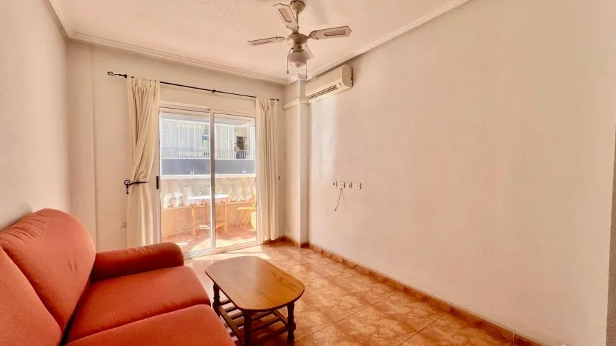 Apartamento de 1 dormitorio en Torrevieja, España No. 688 № 19