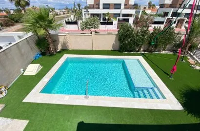 Apartamento de 3 dormitorios en Torrevieja, España No. 628