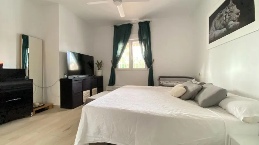 Apartamento de 3 dormitorios en Torrevieja, España No. 657 № 20