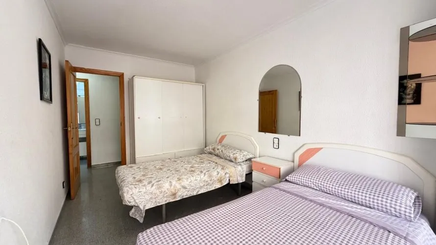 Apartamento de 2 dormitorios en Torrevieja, España No. 695 № 19