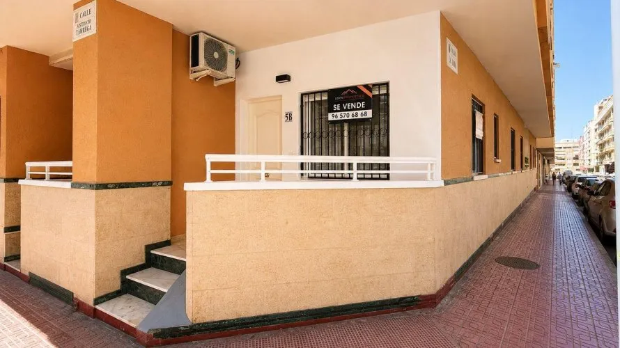 Parcela de 2 dormitorios en Torrevieja, España No. 654 № 1