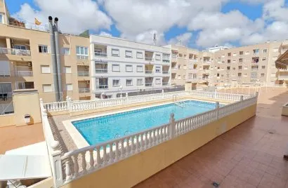 Apartamento de 2 dormitorios en Torrevieja, España No. 655