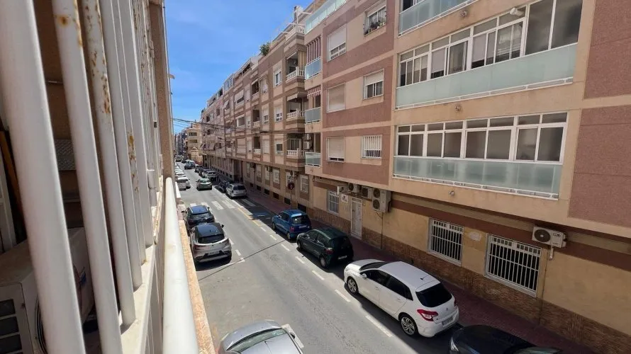 Apartamento de 2 dormitorios en Torrevieja, España No. 641 № 16
