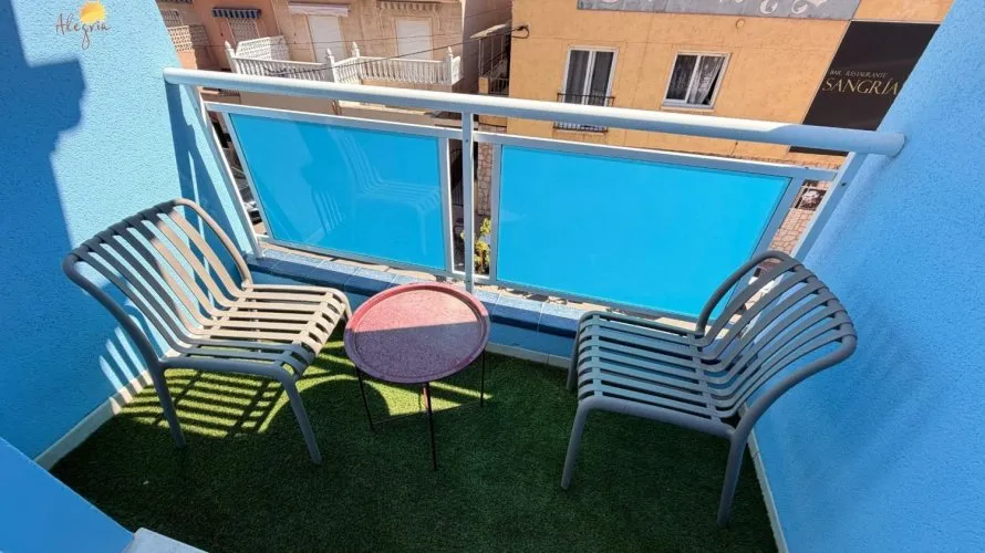 Apartamento de 2 dormitorios en Torrevieja, España No. 737 № 2