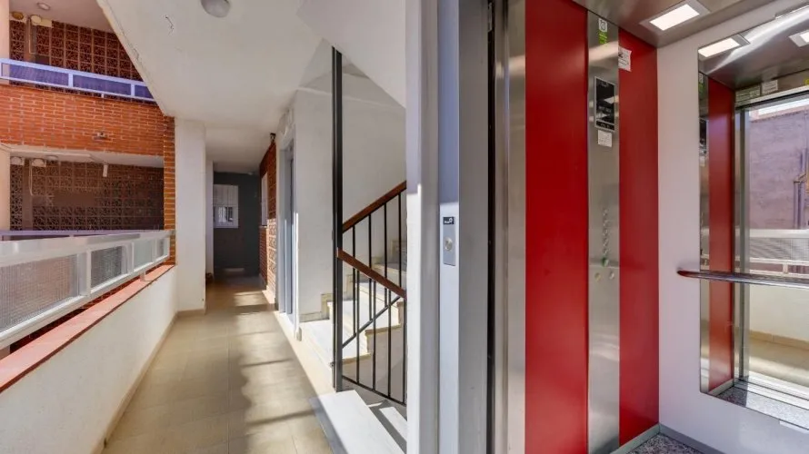 Apartamento de 70m² en Torrevieja, España No. 742 № 2