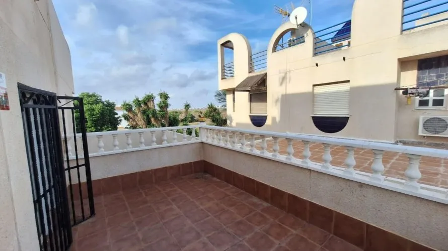 Сasa de 3 dormitorios en Torrevieja, España No. 775 № 11