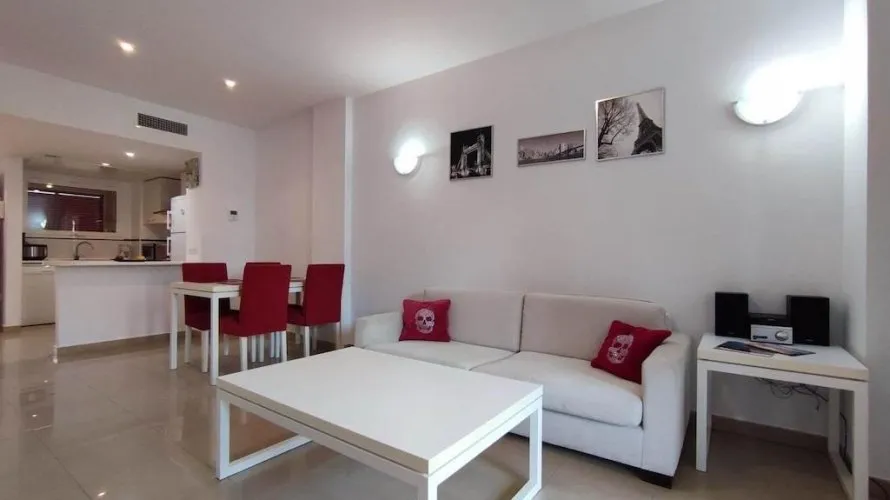 Apartamento de 2 dormitorios en Torrevieja, España No. 757 № 18