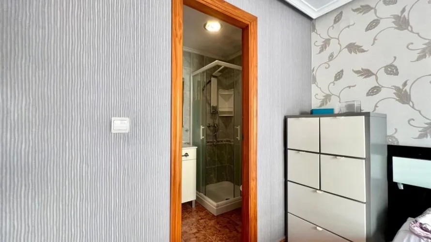 Apartamento de 1 dormitorio en Torrevieja, España No. 740 № 2