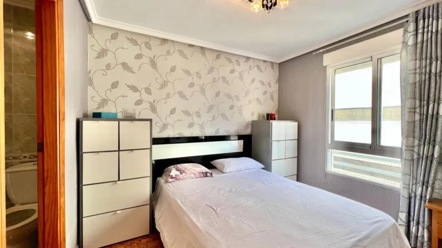 Apartamento de 1 dormitorio en Torrevieja, España No. 740 № 4