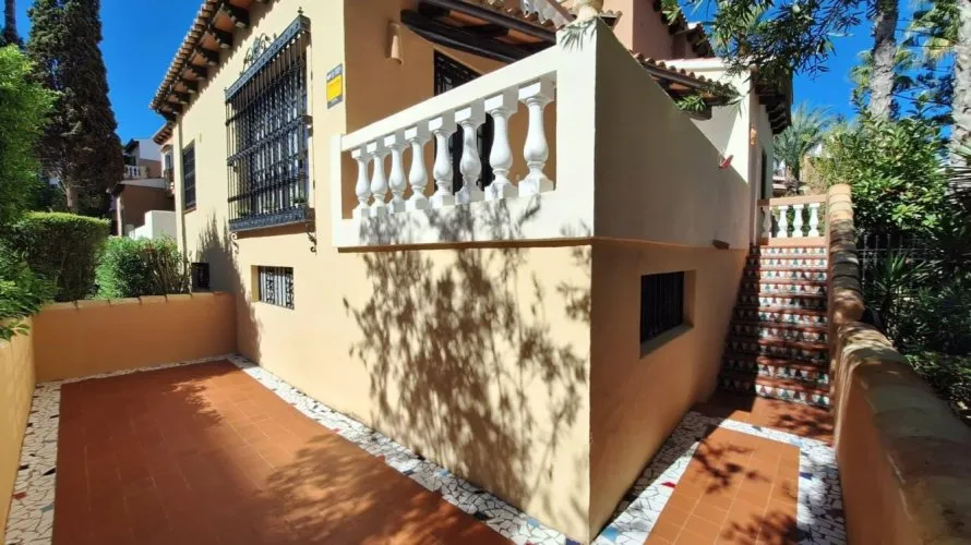 Apartamento de 2 dormitorios en Torrevieja, España No. 763 № 27