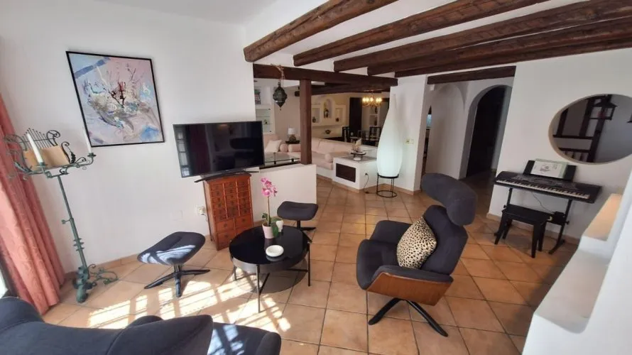 Apartamento de 2 dormitorios en Torrevieja, España No. 763 № 22