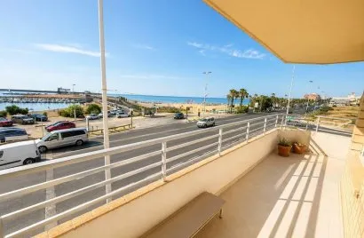 Apartamento de 2 dormitorios en Torrevieja, España No. 776